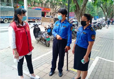 不留名的活雷锋—两名邕宁城管大队工作人员